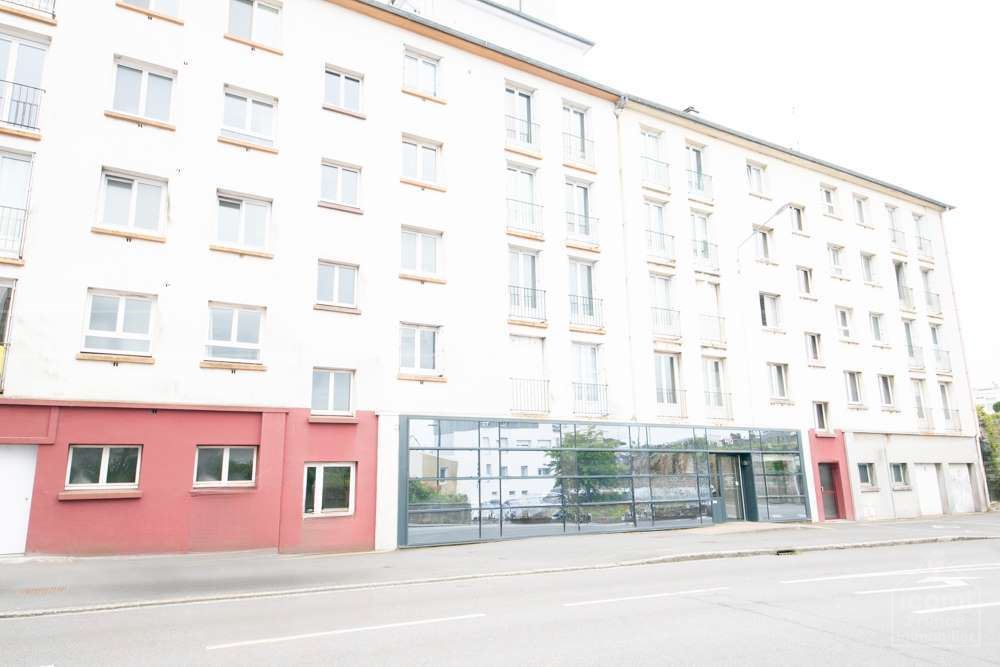BEL APPARTEMENT T3 - RENOVE AVEC GOUT - TRES PROPRE - IDEALEMENT SITUE - 2 CHAMBRES - DALLE BETON - LOCATAIRE EN PLACE - PROCHE DES TRANSPORTS photo 3